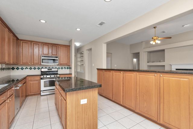 1915 Crescent Oak Drive, Missouri City, TX 77459