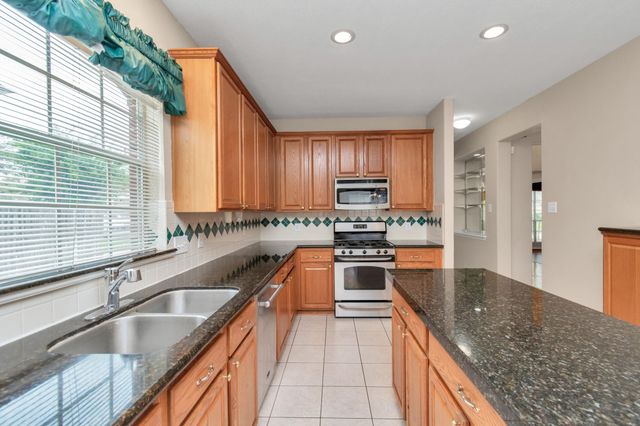 1915 Crescent Oak Drive, Missouri City, TX 77459