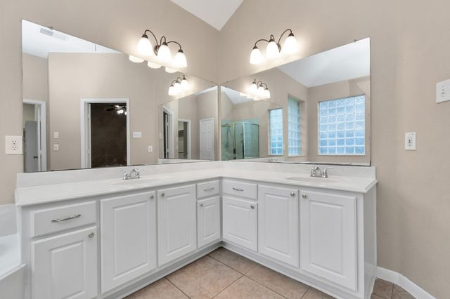 1915 Crescent Oak Drive, Missouri City, TX 77459