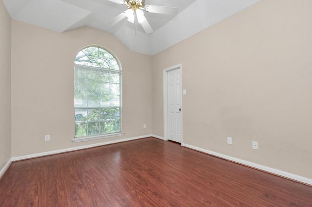 1915 Crescent Oak Drive, Missouri City, TX 77459