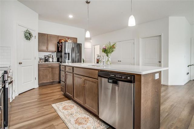 27031 E Oak View Drive, Lee's Summit, MO 64086