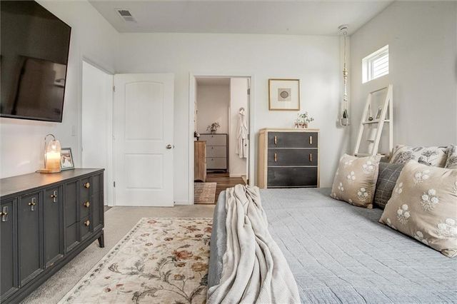27031 E Oak View Drive, Lee's Summit, MO 64086