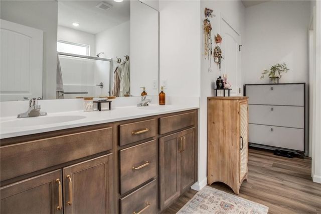27031 E Oak View Drive, Lee's Summit, MO 64086