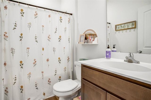 27031 E Oak View Drive, Lee's Summit, MO 64086