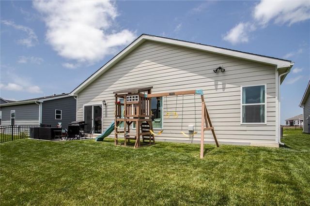 27031 E Oak View Drive, Lee's Summit, MO 64086