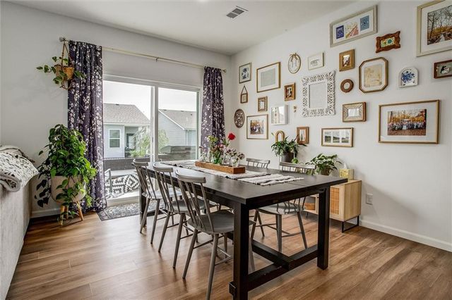 27031 E Oak View Drive, Lee's Summit, MO 64086