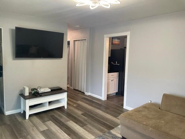 711 S Hawtorne, Westland, MI 48186