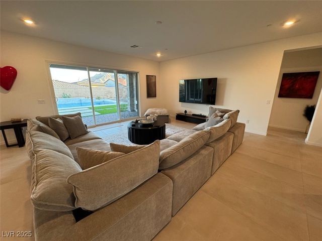 10851 Mila Landing Avenue, Las Vegas, NV 89166