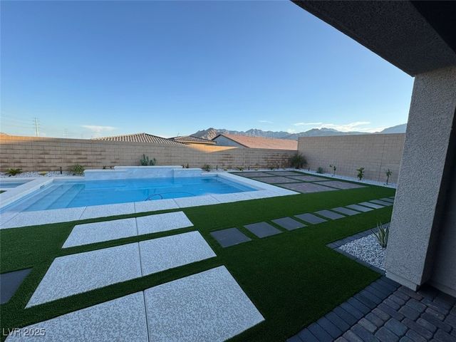 10851 Mila Landing Avenue, Las Vegas, NV 89166