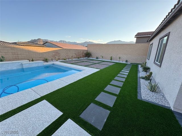 10851 Mila Landing Avenue, Las Vegas, NV 89166