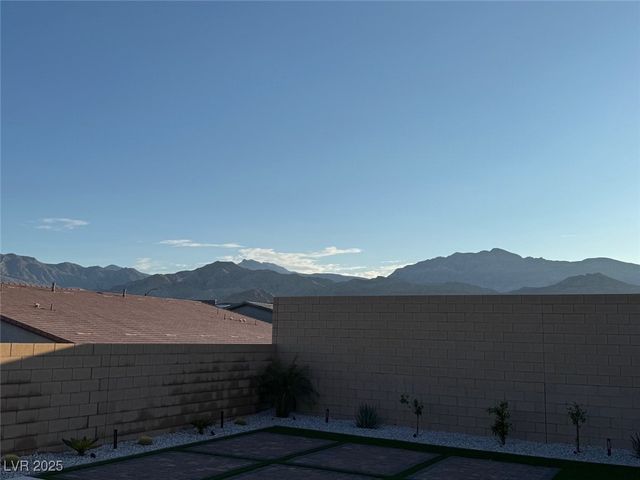 10851 Mila Landing Avenue, Las Vegas, NV 89166