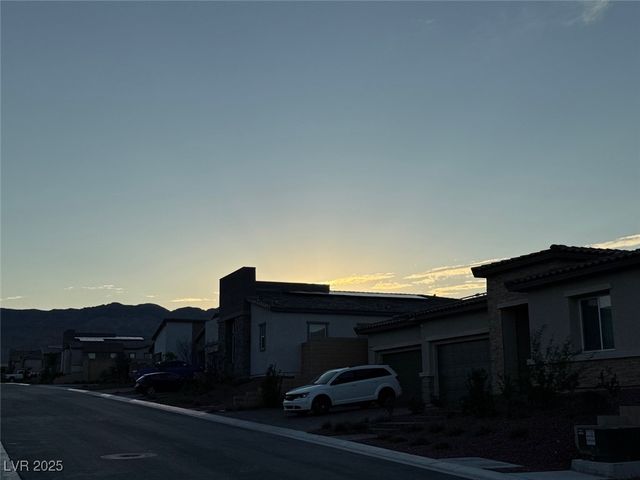 10851 Mila Landing Avenue, Las Vegas, NV 89166