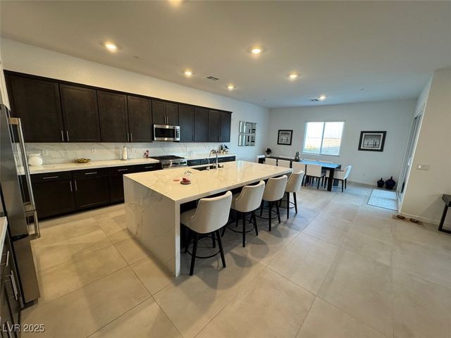 10851 Mila Landing Avenue, Las Vegas, NV 89166