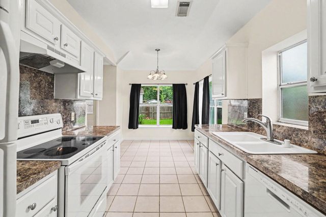 135 Kellyn Oaks Drive, Conroe, TX 77306