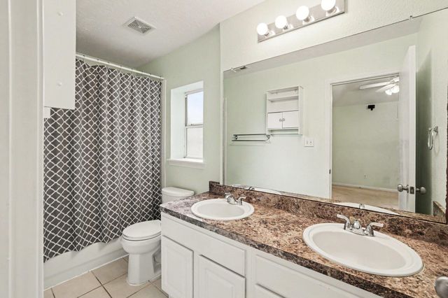 135 Kellyn Oaks Drive, Conroe, TX 77306