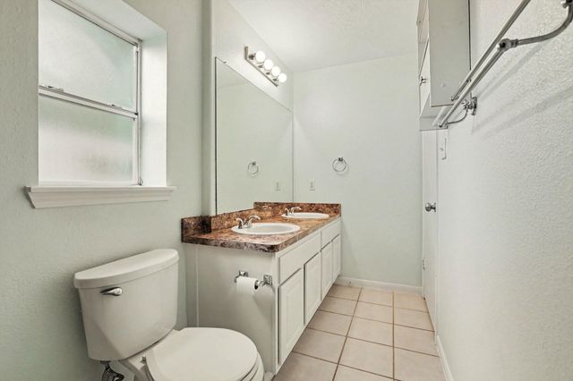 135 Kellyn Oaks Drive, Conroe, TX 77306