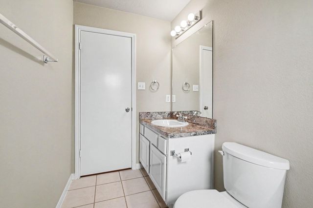 135 Kellyn Oaks Drive, Conroe, TX 77306