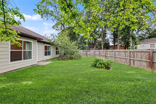 135 Kellyn Oaks Drive, Conroe, TX 77306
