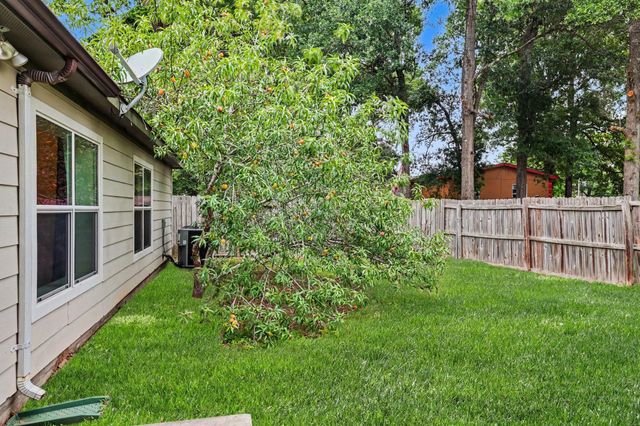135 Kellyn Oaks Drive, Conroe, TX 77306