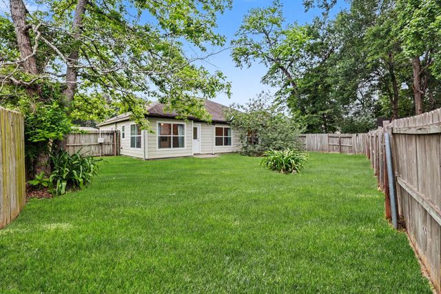 135 Kellyn Oaks Drive, Conroe, TX 77306