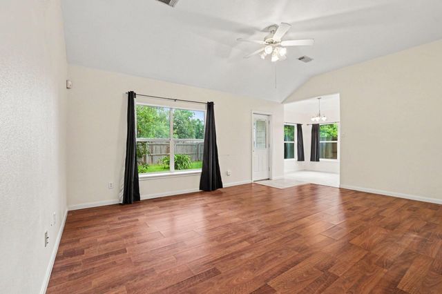 135 Kellyn Oaks Drive, Conroe, TX 77306