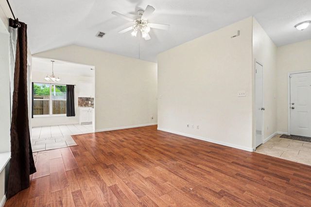 135 Kellyn Oaks Drive, Conroe, TX 77306