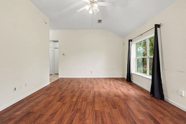 135 Kellyn Oaks Drive, Conroe, TX 77306