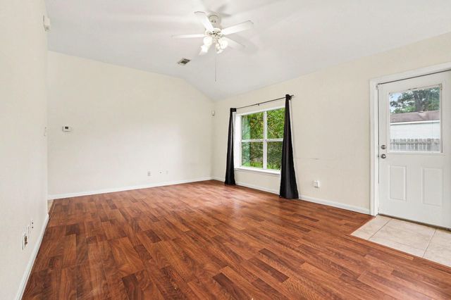 135 Kellyn Oaks Drive, Conroe, TX 77306