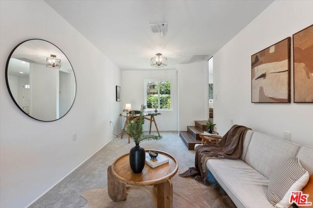 17453 Burbank Boulevard, Encino (los Angeles), CA 91316