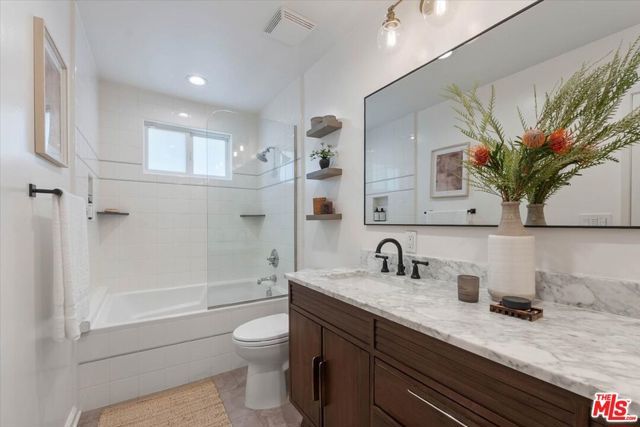 17453 Burbank Boulevard, Encino (los Angeles), CA 91316