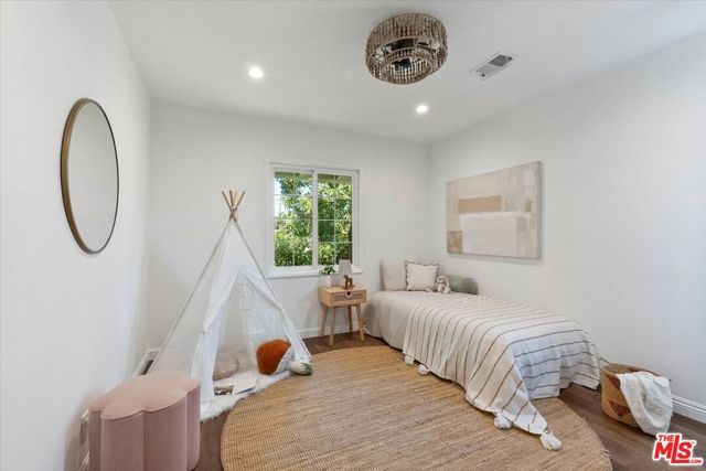 17453 Burbank Boulevard, Encino (los Angeles), CA 91316
