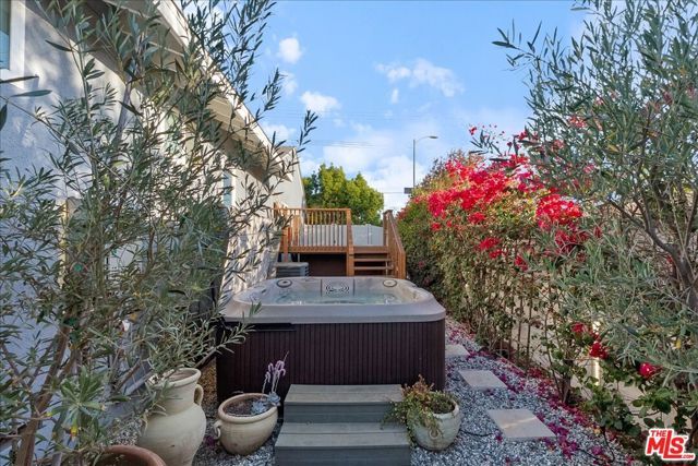 17453 Burbank Boulevard, Encino (los Angeles), CA 91316