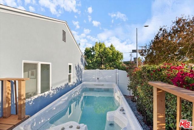17453 Burbank Boulevard, Encino (los Angeles), CA 91316