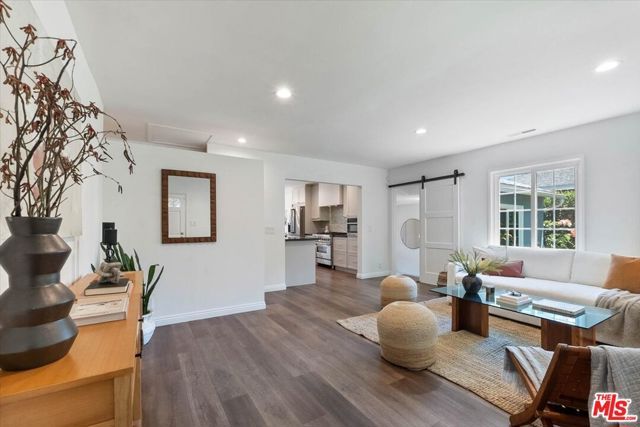 17453 Burbank Boulevard, Encino (los Angeles), CA 91316