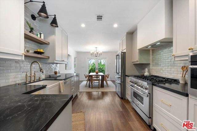 17453 Burbank Boulevard, Encino (los Angeles), CA 91316