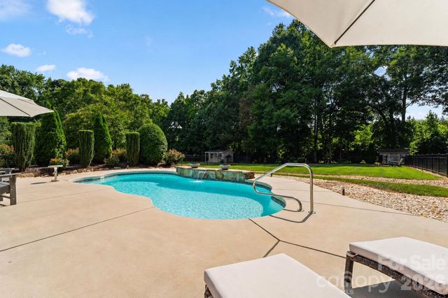 160 Riverchase Lane, Mooresville, NC 28115