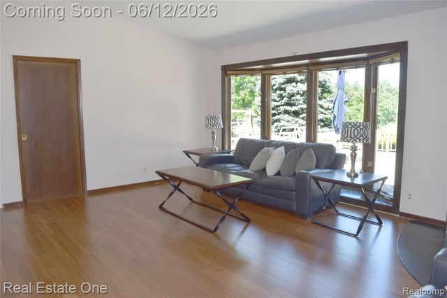 5324 Greenbriar Drive, West Bloomfield, MI 48323