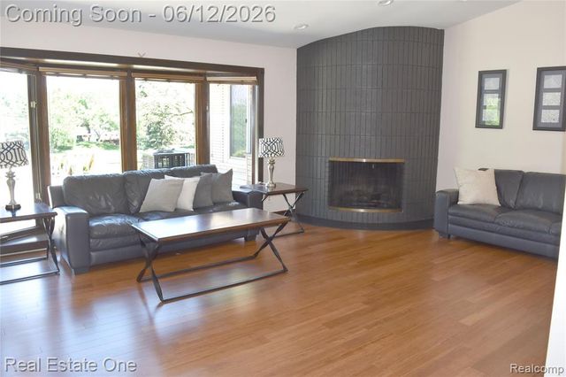 5324 Greenbriar Drive, West Bloomfield, MI 48323