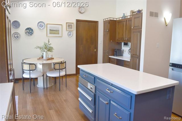 5324 Greenbriar Drive, West Bloomfield, MI 48323