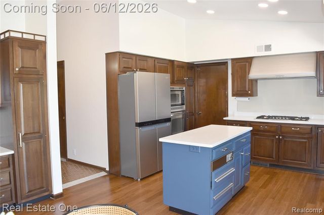 5324 Greenbriar Drive, West Bloomfield, MI 48323