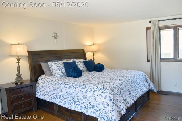 5324 Greenbriar Drive, West Bloomfield, MI 48323