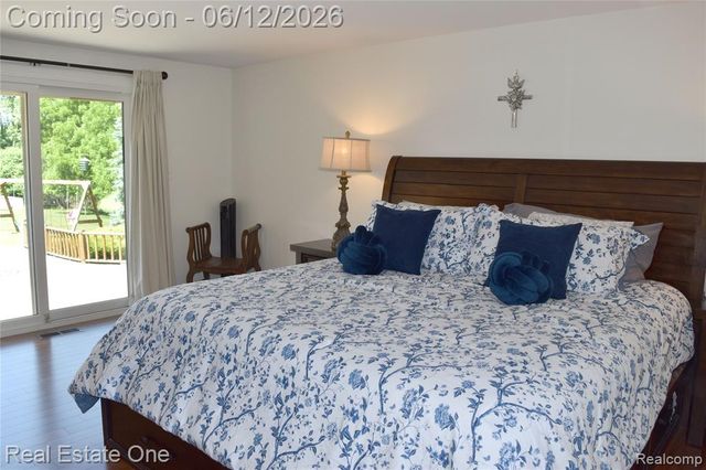 5324 Greenbriar Drive, West Bloomfield, MI 48323