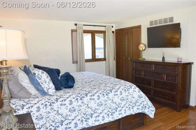 5324 Greenbriar Drive, West Bloomfield, MI 48323