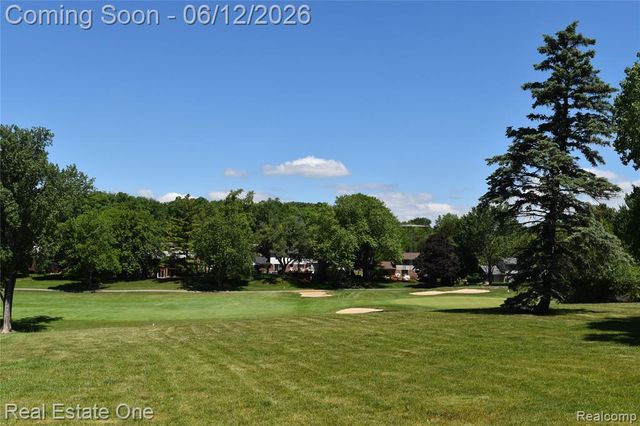 5324 Greenbriar Drive, West Bloomfield, MI 48323