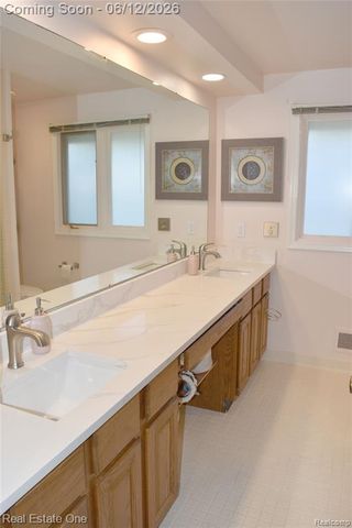 5324 Greenbriar Drive, West Bloomfield, MI 48323