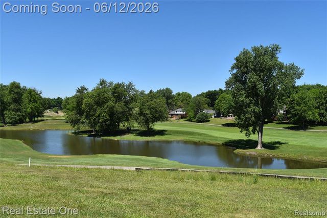5324 Greenbriar Drive, West Bloomfield, MI 48323