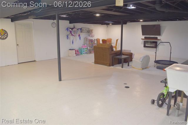5324 Greenbriar Drive, West Bloomfield, MI 48323