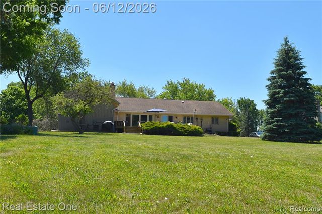 5324 Greenbriar Drive, West Bloomfield, MI 48323