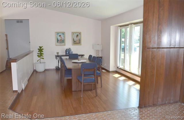 5324 Greenbriar Drive, West Bloomfield, MI 48323