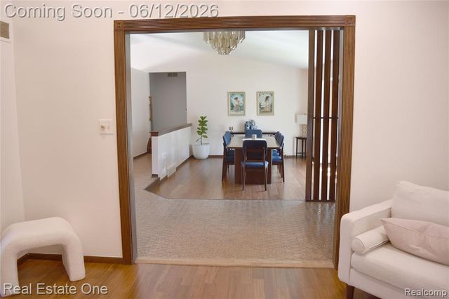 5324 Greenbriar Drive, West Bloomfield, MI 48323